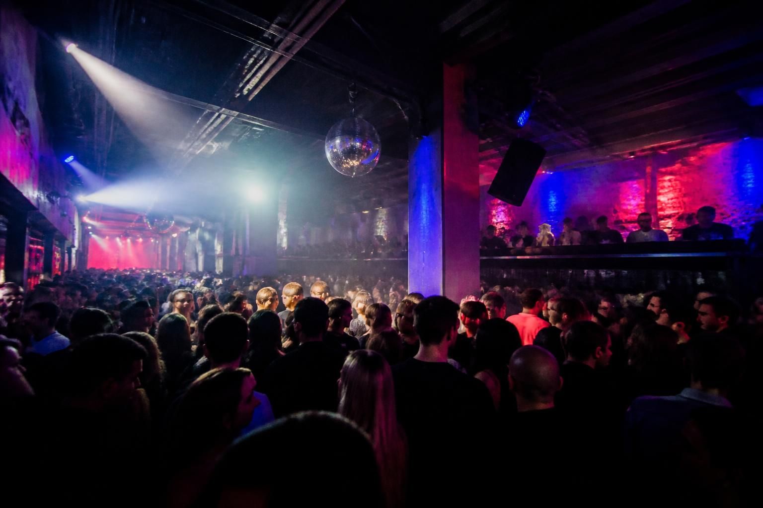 découvrez comment tirer le meilleur parti de votre visite au célèbre club fabric à londres, en explorant son ambiance unique, ses événements incontournables et ses conseils pour une expérience inoubliable au royaume-uni.