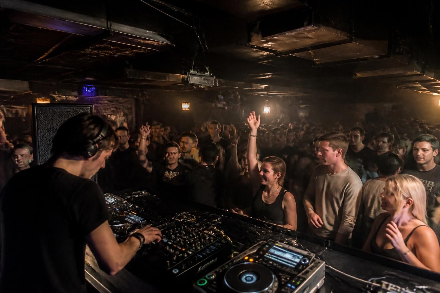 découvrez comment profiter pleinement de l'expérience unique des fabric à londres, un club emblématique du royaume-uni, et vivez des moments inoubliables au cœur de la scène musicale londonienne.