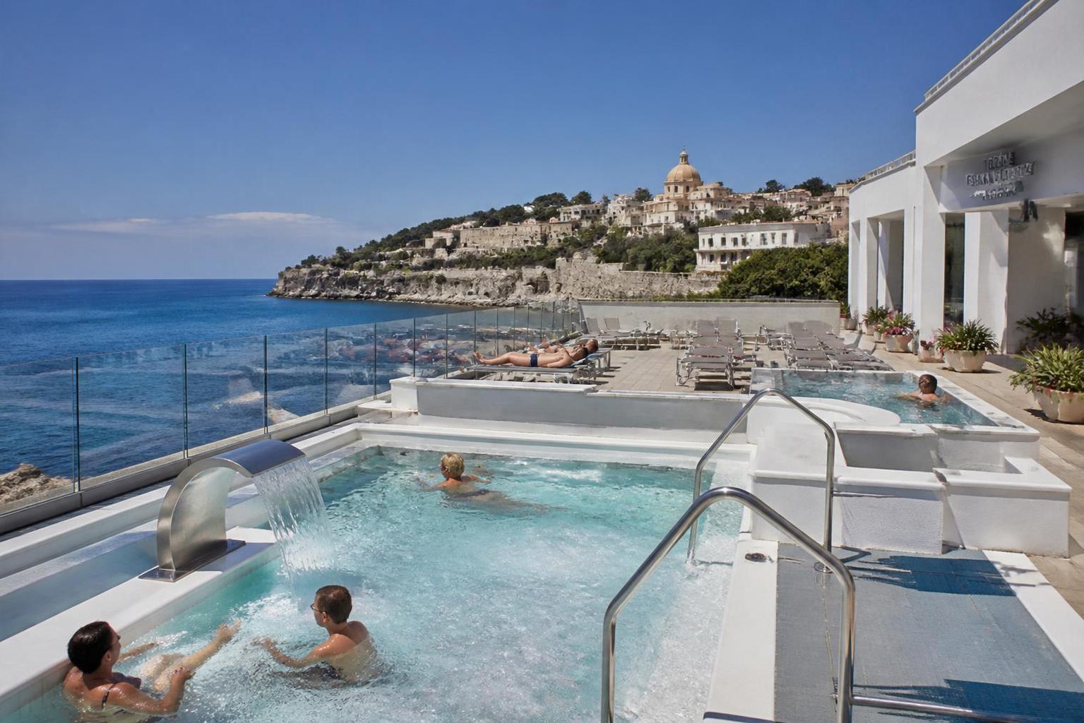 découvrez les activités incontournables à santa cesarea terme en italie avec guendalina. plongez dans une expérience enrichissante entre détente, culture et aventures locales.