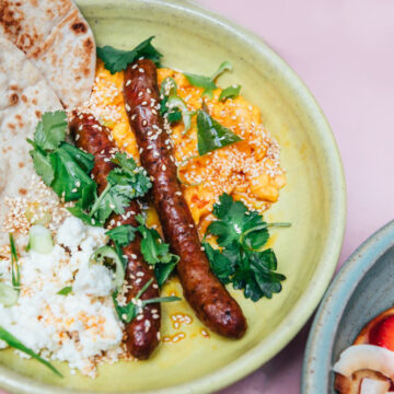 plat avec une saucisse merguez